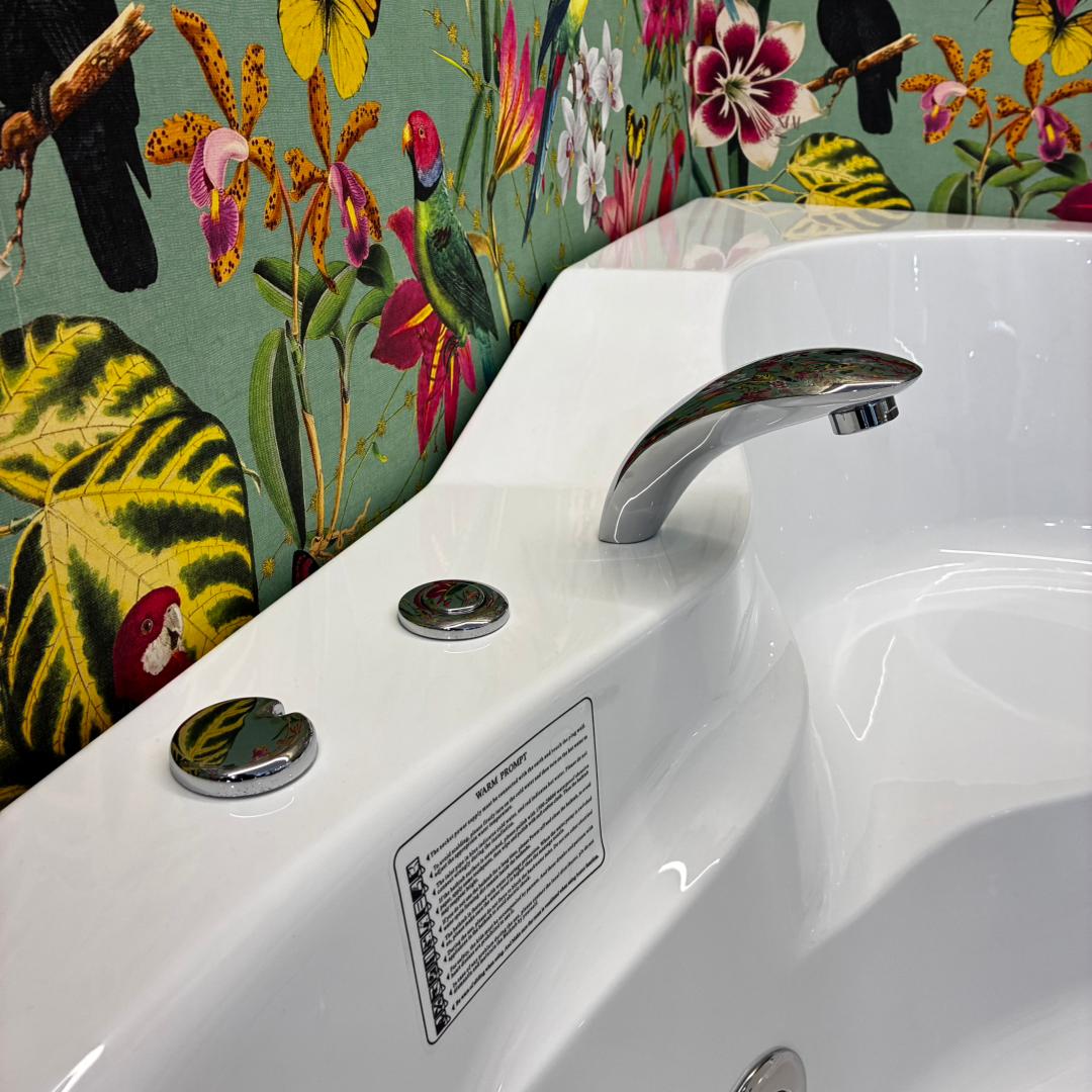 Corner Jacuzzi 155x155cm - Premium WhirlPool from Kimo Group - Just GH₵17995! Shop now at Kimo Group