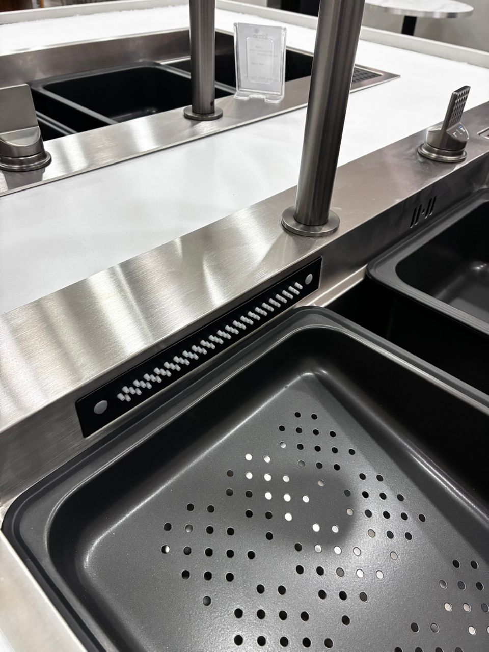 Kitchen Sink 304 - Premium Kitchen from Kimo Group - Just GH₵3950! Shop now at Kimo Group