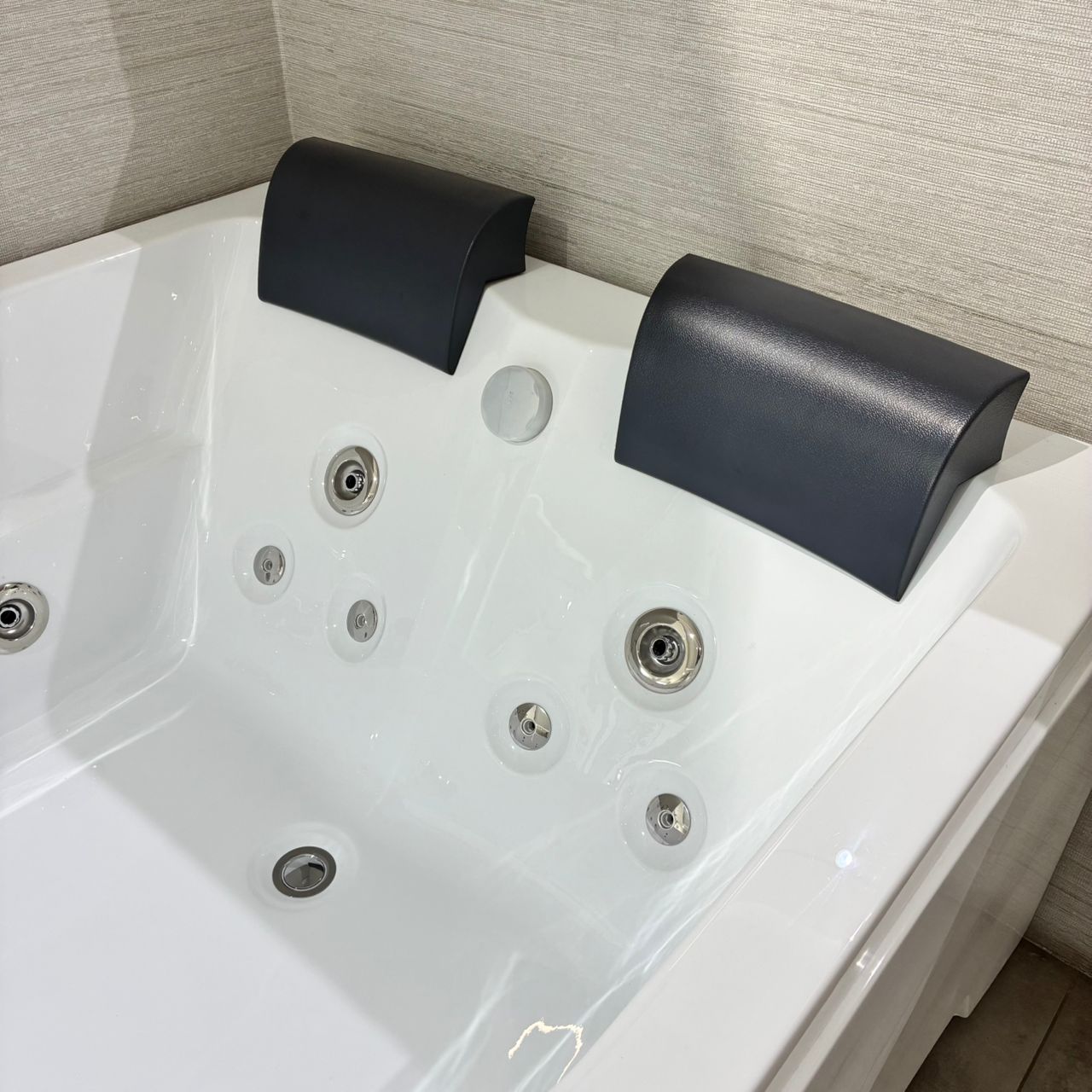 Whirlpool BC667 - Premium WhirlPool from Kimo Group - Just GH₵19995! Shop now at Kimo Group