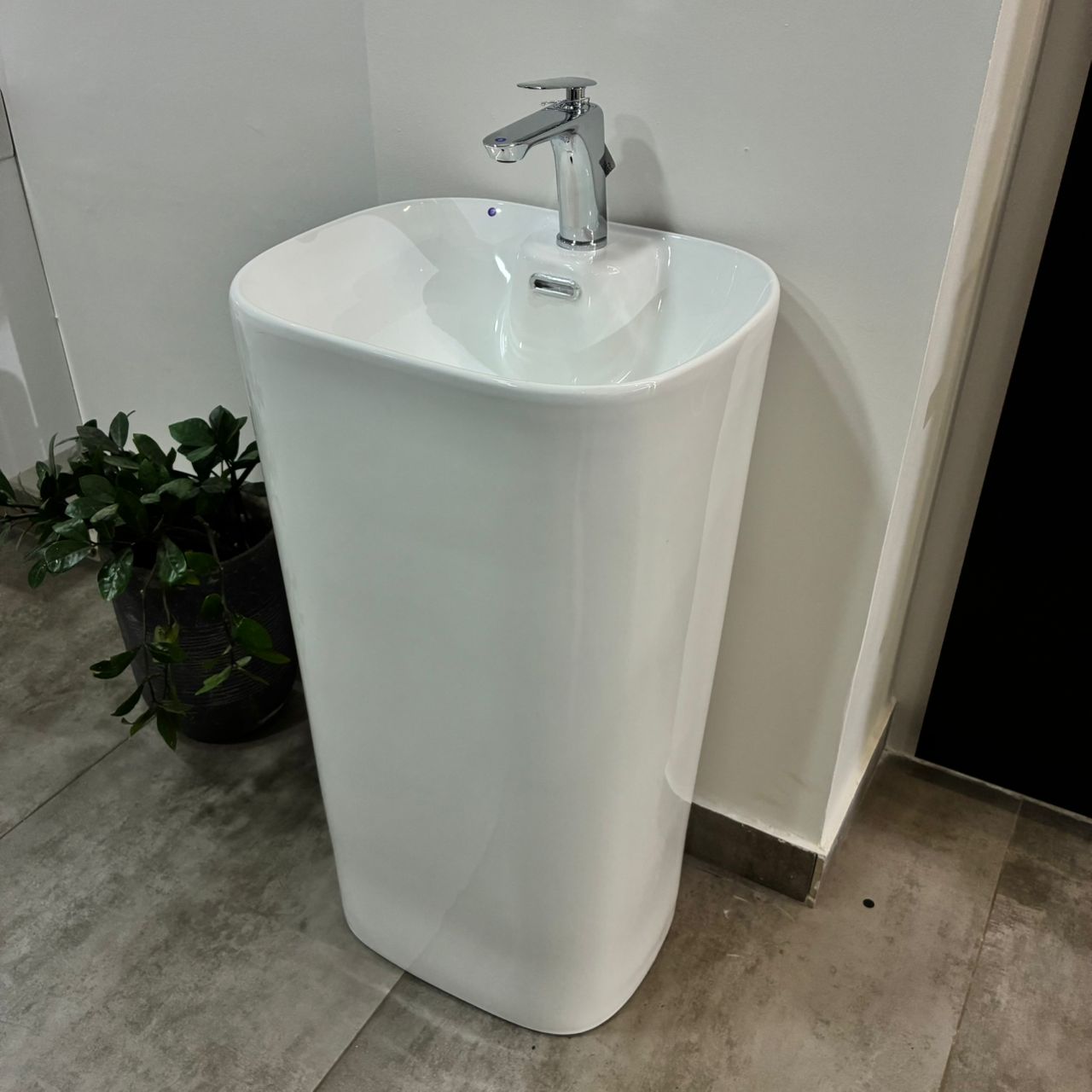 Freestanding Wash Basins: The Modern Statement Piece Every Bathroom Needs