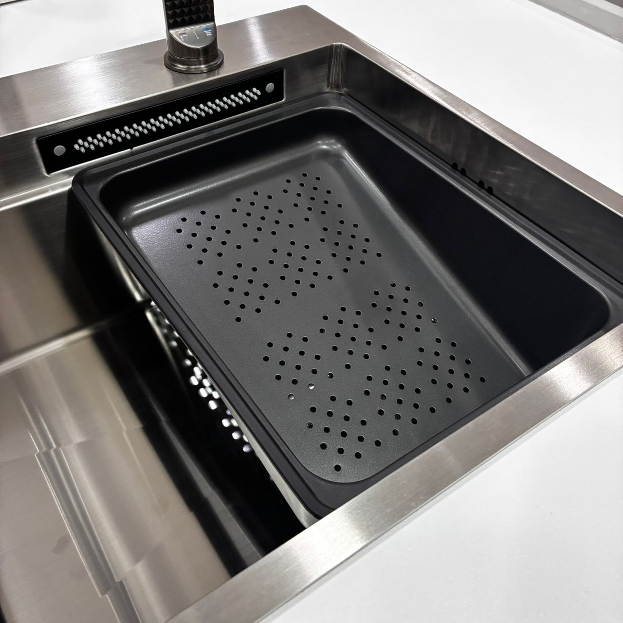 Kitchen Sink 304 - Premium Kitchen from Kimo Group - Just GH₵3950! Shop now at Kimo Group