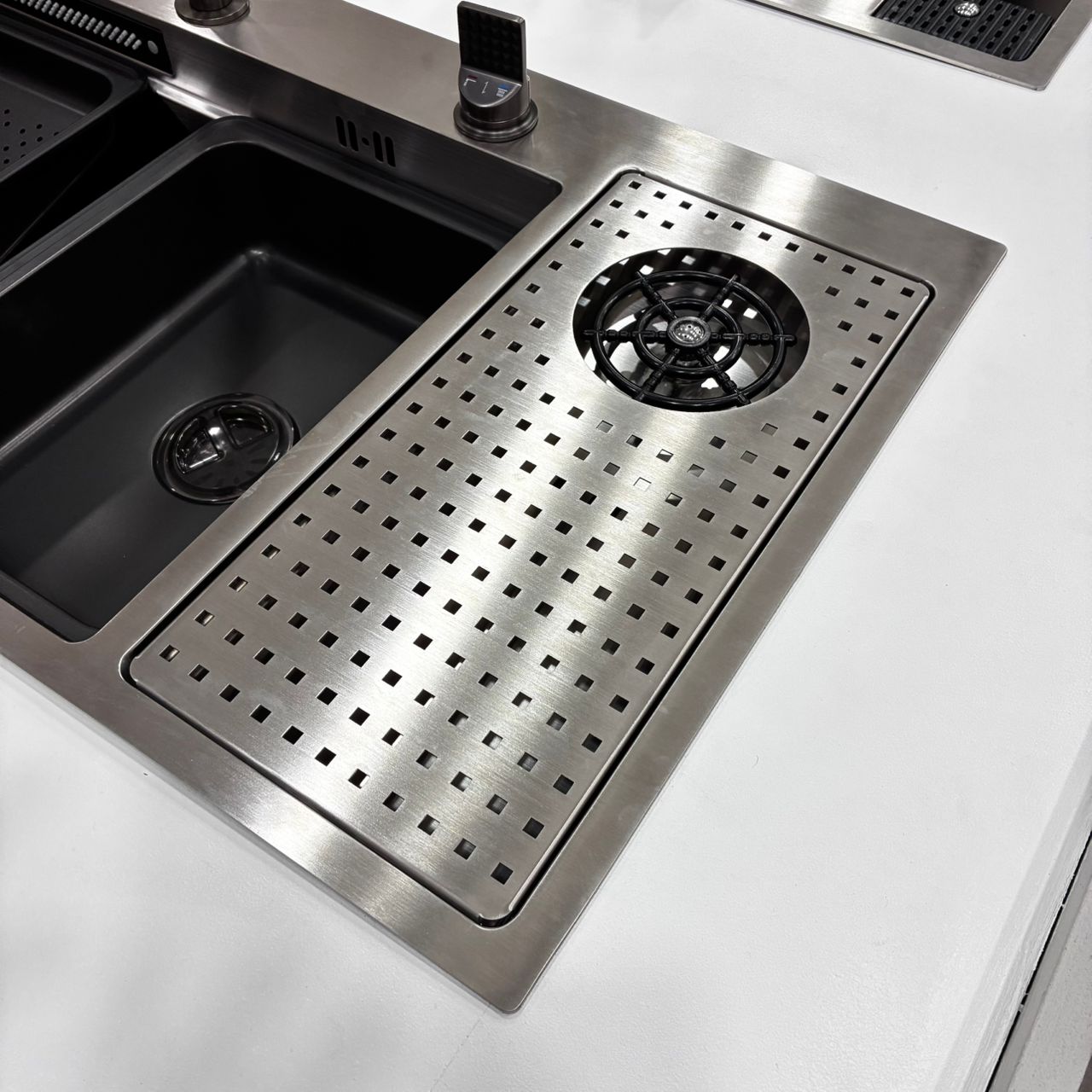 Kitchen Sink 304 - Premium Kitchen from Kimo Group - Just GH₵3950! Shop now at Kimo Group