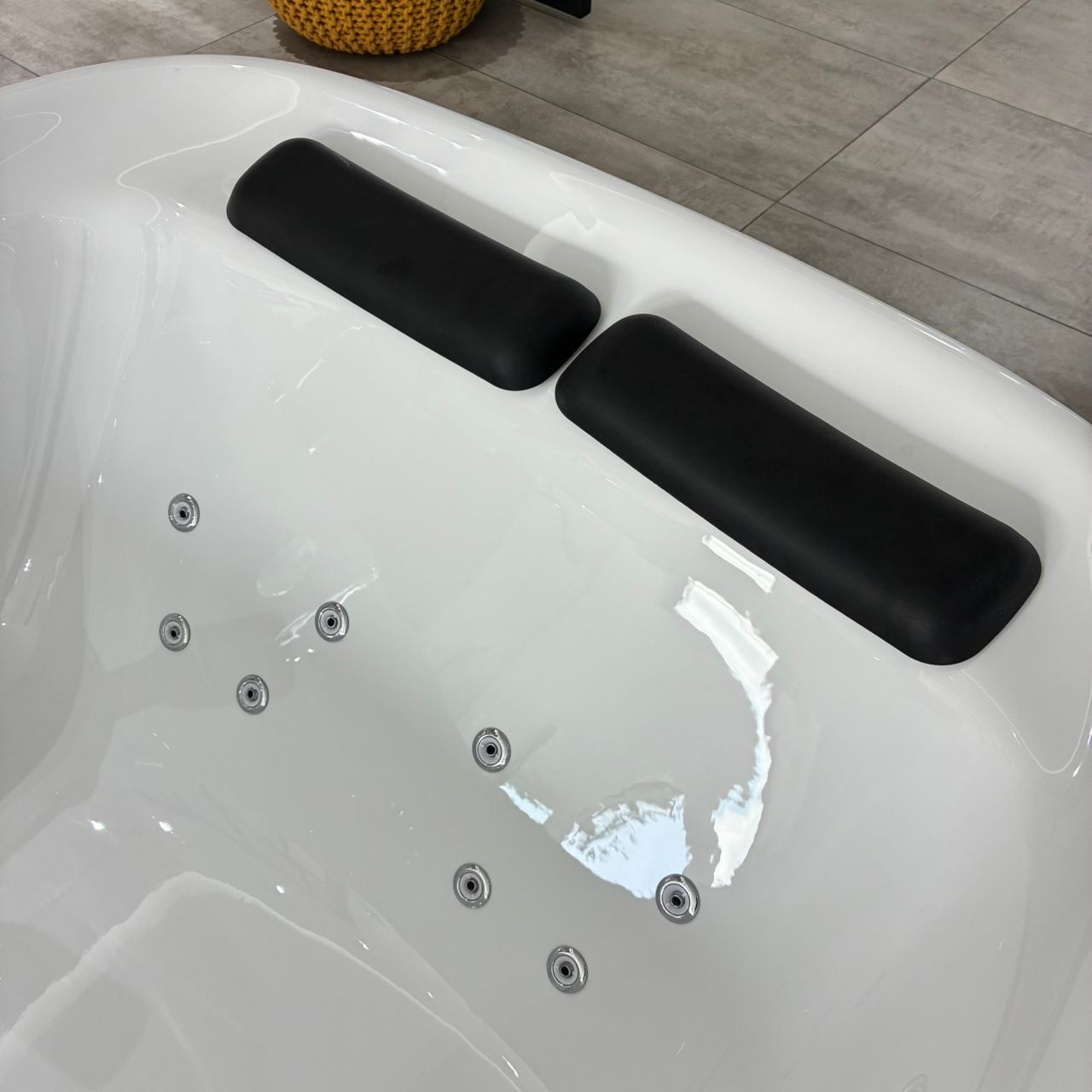 Whirlpool Q440 - Premium WhirlPool from Kimo Group - Just GH₵23950! Shop now at Kimo Group