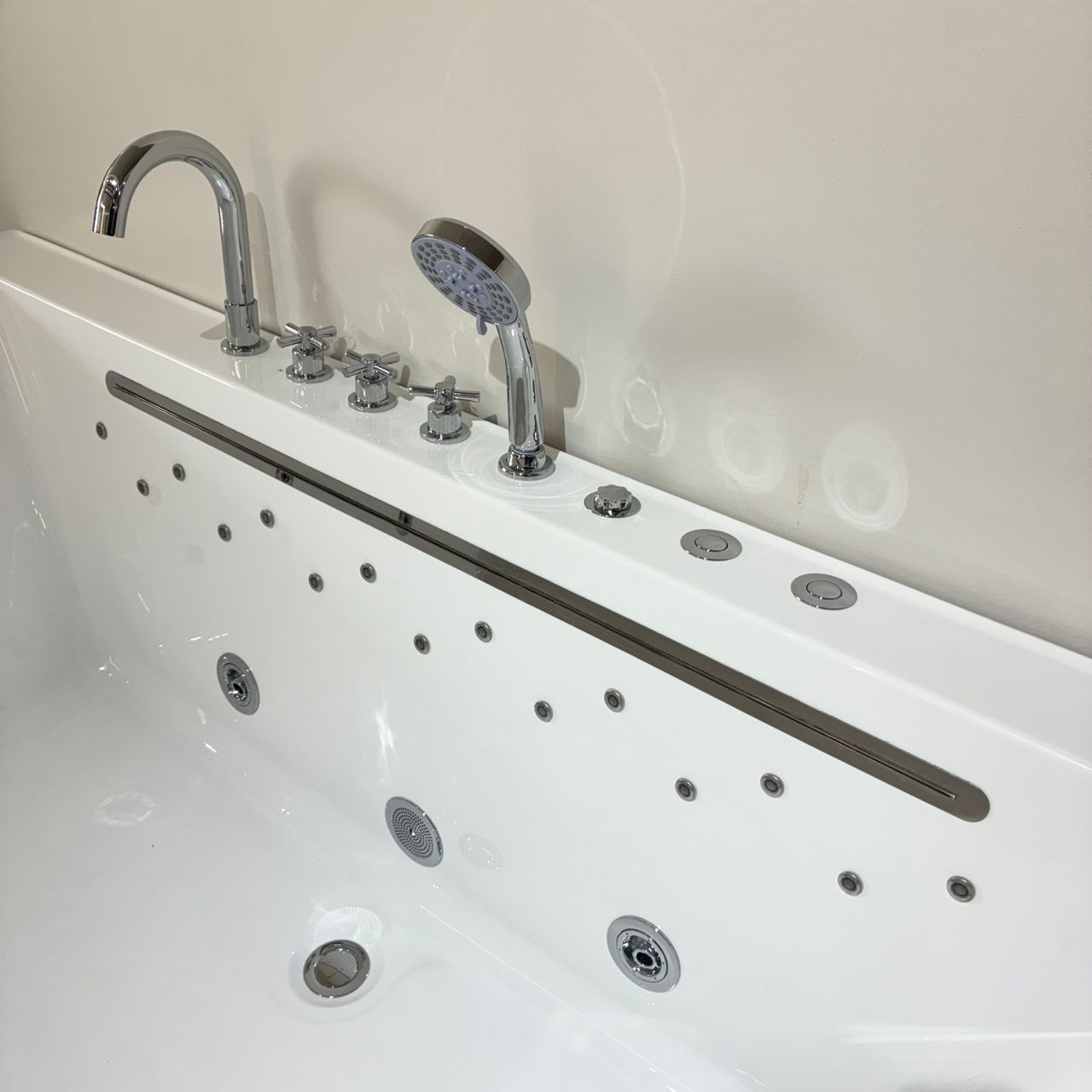 Whirlpool Q419D - Premium WhirlPool from Kimo Group - Just GH₵28950! Shop now at Kimo Group