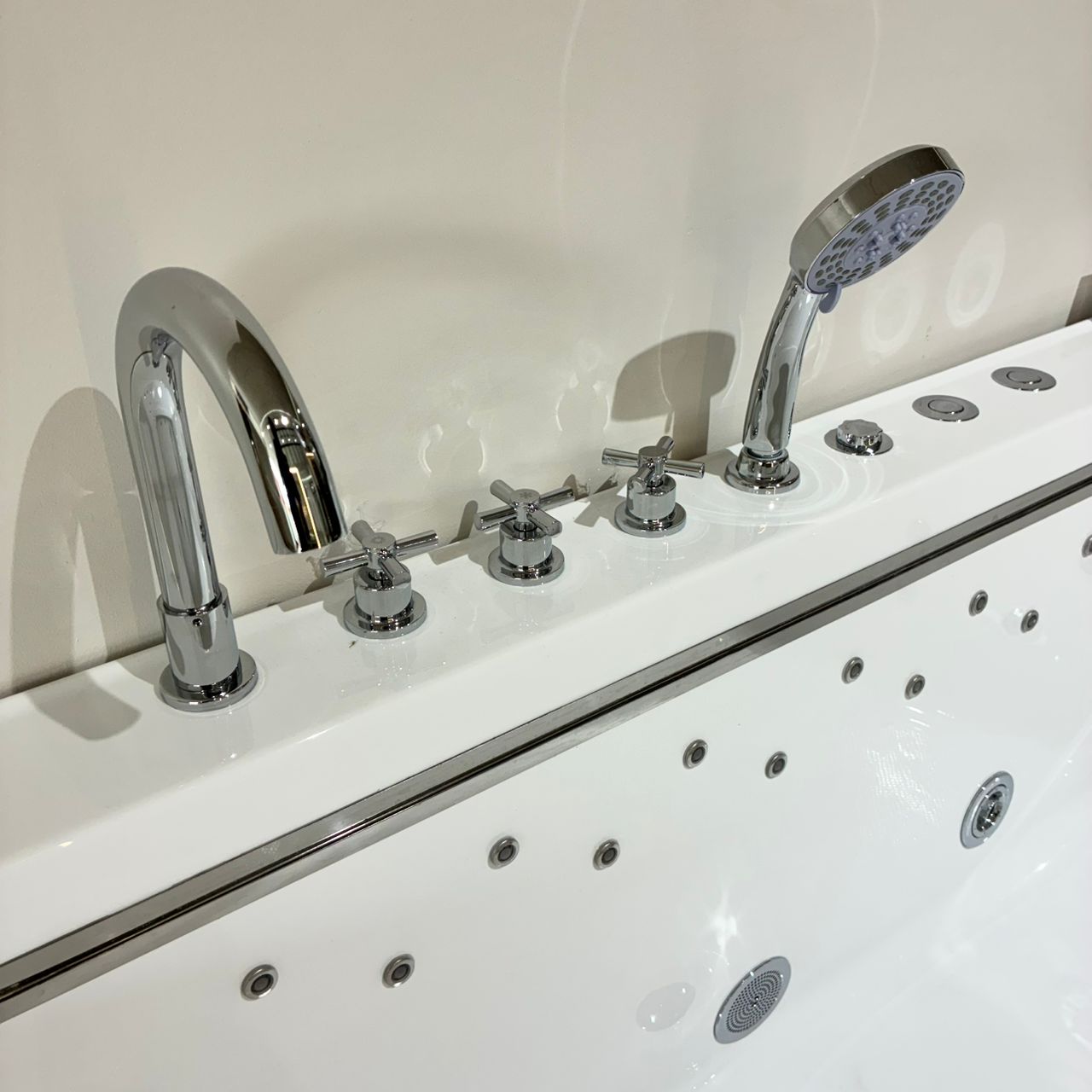 Whirlpool Q419D - Premium WhirlPool from Kimo Group - Just GH₵28950! Shop now at Kimo Group